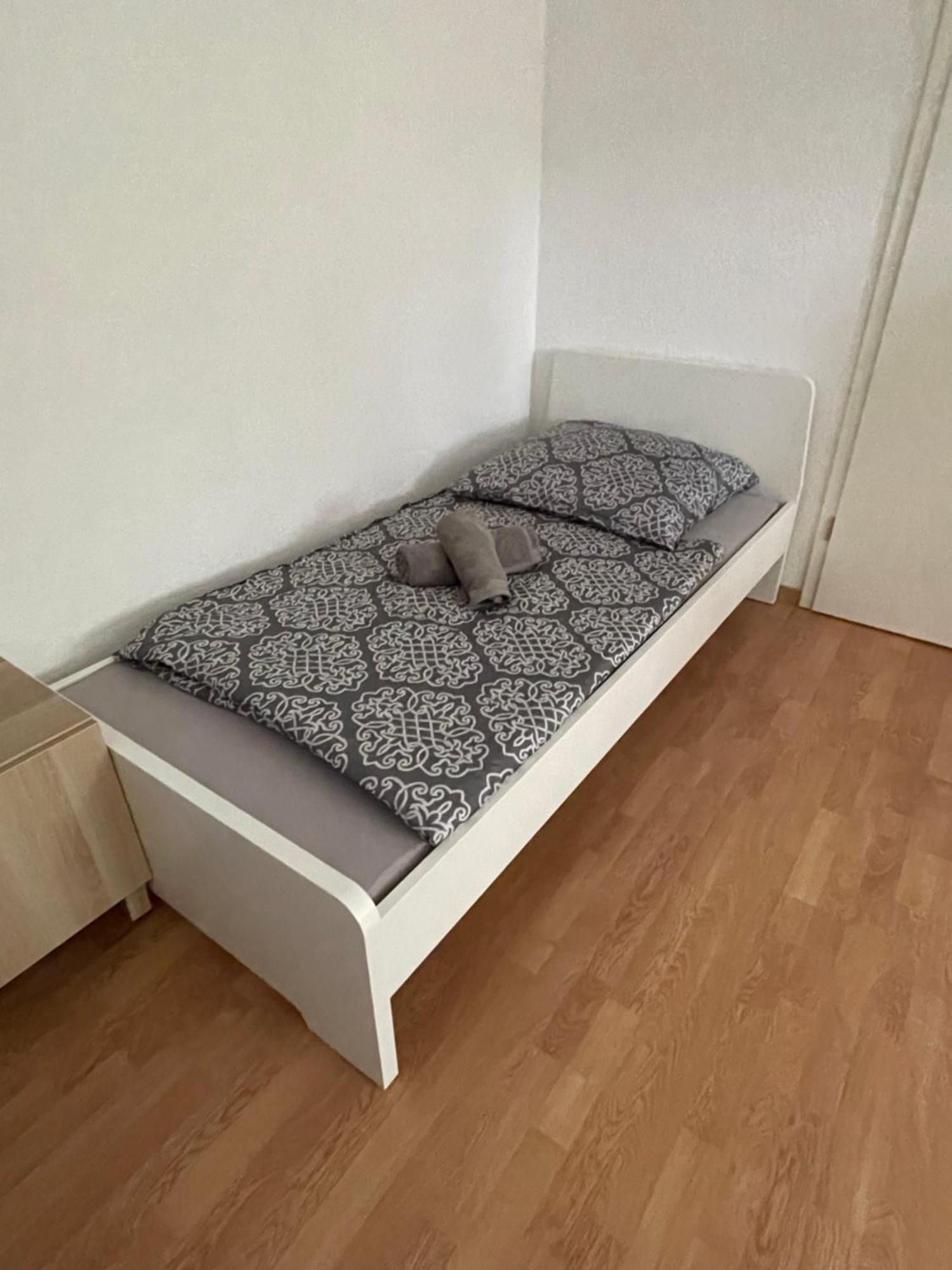 Guenstiges Apartment Gelsenkirchen Schalke Exteriör bild